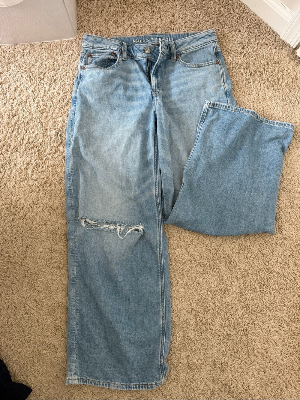 American Eagle Outfitters Light Wash Boyfriend Jeans with Distressed Knee